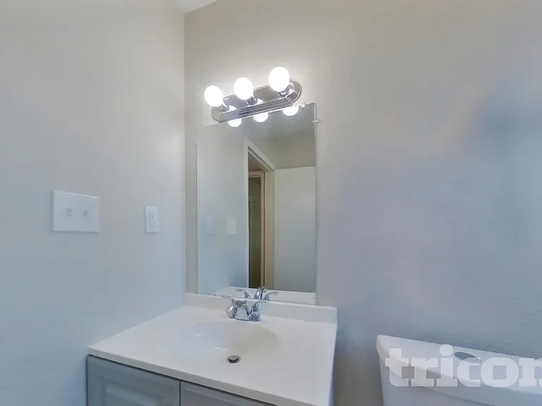 10069 Lincoln Village Dr — Photo 13