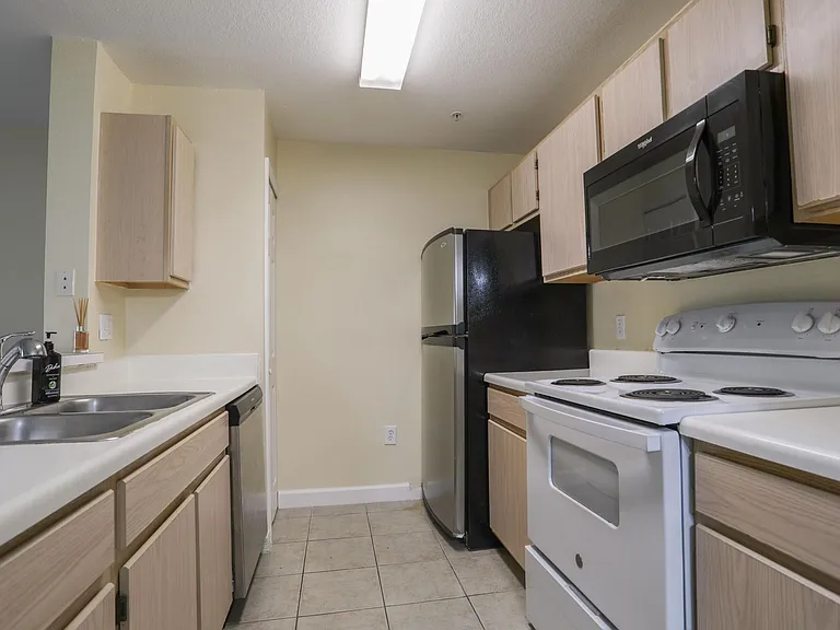 5451 Vineland Rd #2111 — Photo 4