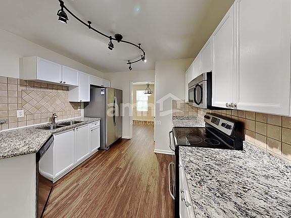 3rd image of 714 Ridgewood Way