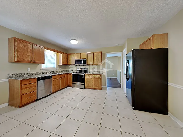 5160 Windsbury Ridge Rd — Photo 3