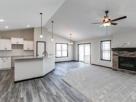 5th image of 924 Crescent View Dr NE
