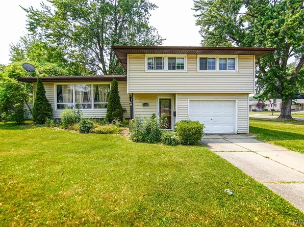 1498 Abington Pl, North Tonawanda, NY 14120