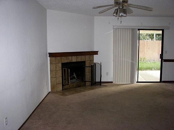 Gas fireplace