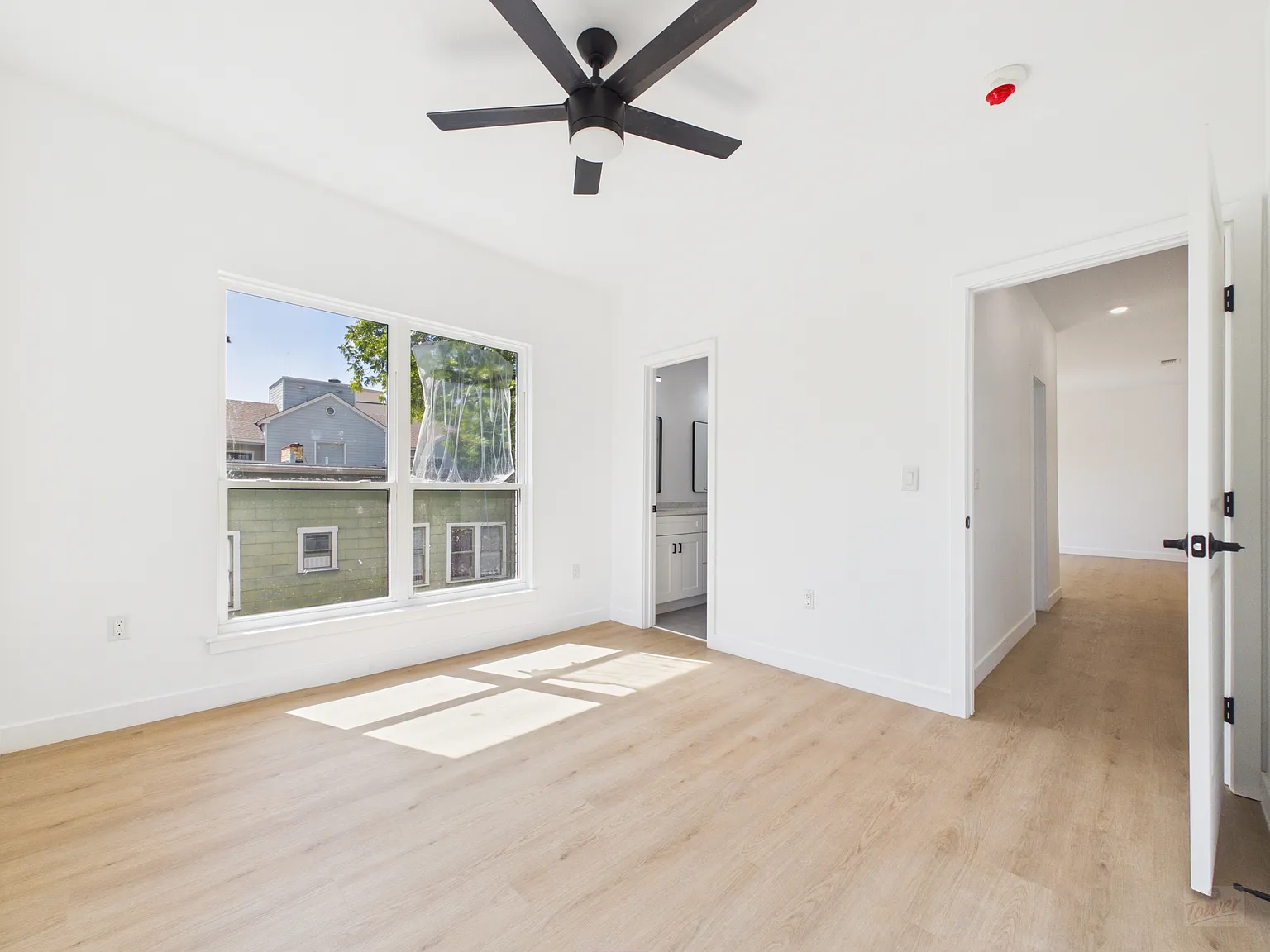 704 W 21st St — Photo 4