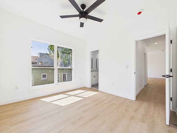 4th image of 704 W 21st St APT 303