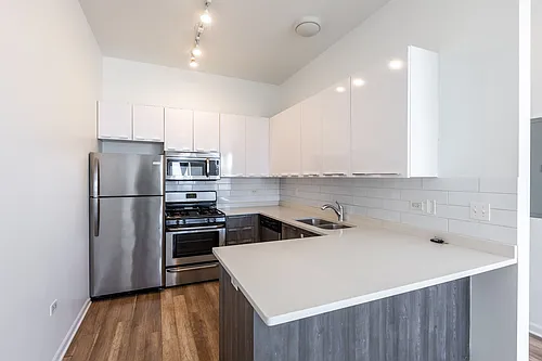2700 W North Ave Photo 1