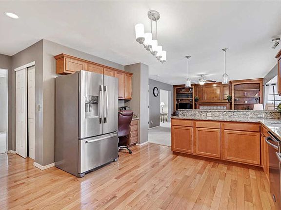 3rd image of 105 Rhinegarten Dr