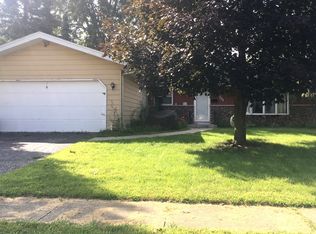 731 Pleasant Dr, South Elgin, IL 60177