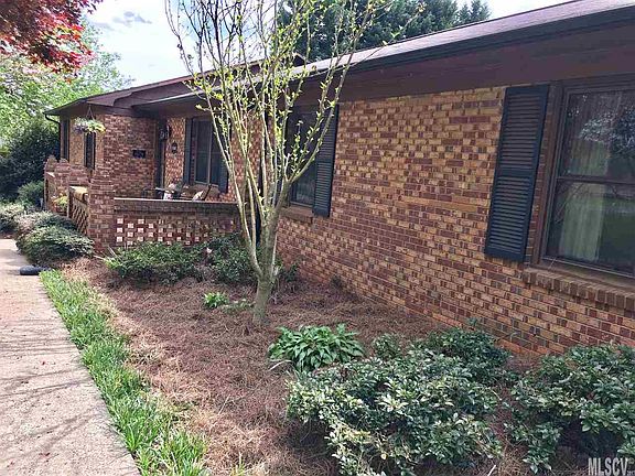 3rd image of 1401 Arden Dr