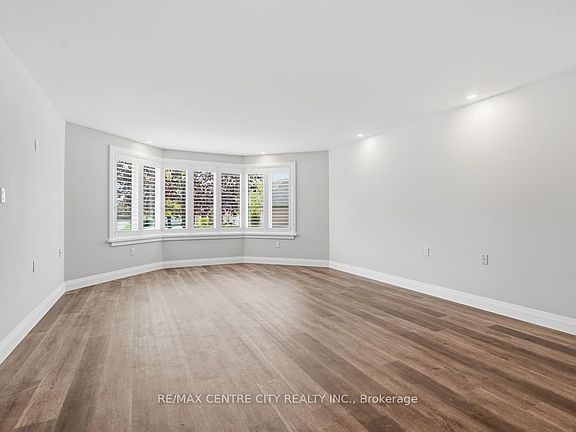 5th image of 22 Ilderbrook Cir