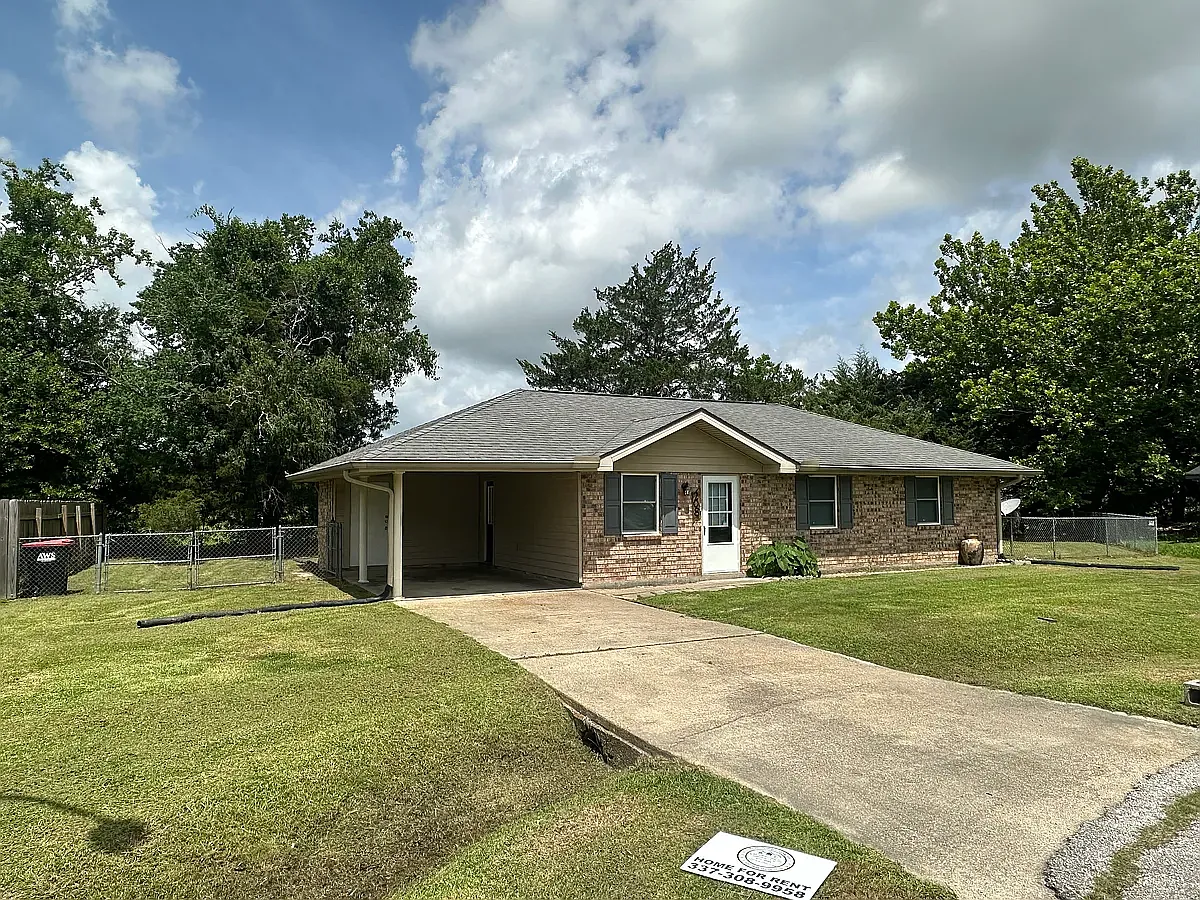 Building Photo - 208 Arpent St