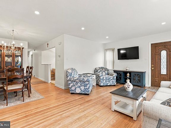 5th image of 502 Franklin Ave