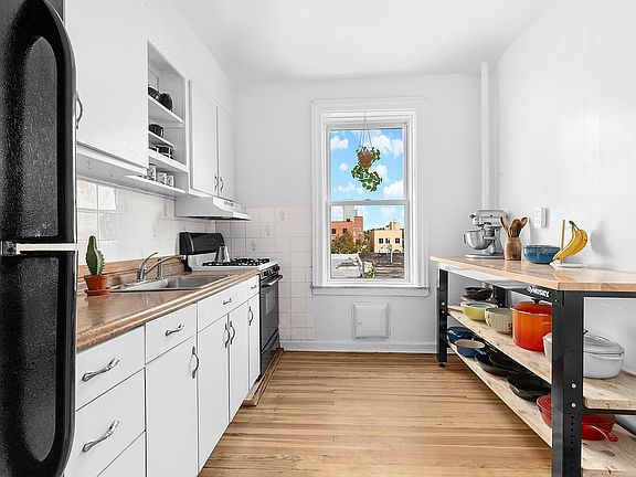 2nd image of 641 41st St #2B