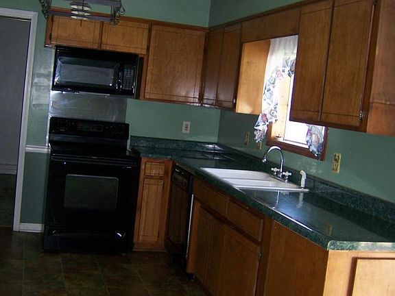 2nd image of 405 Cottonwood Lane