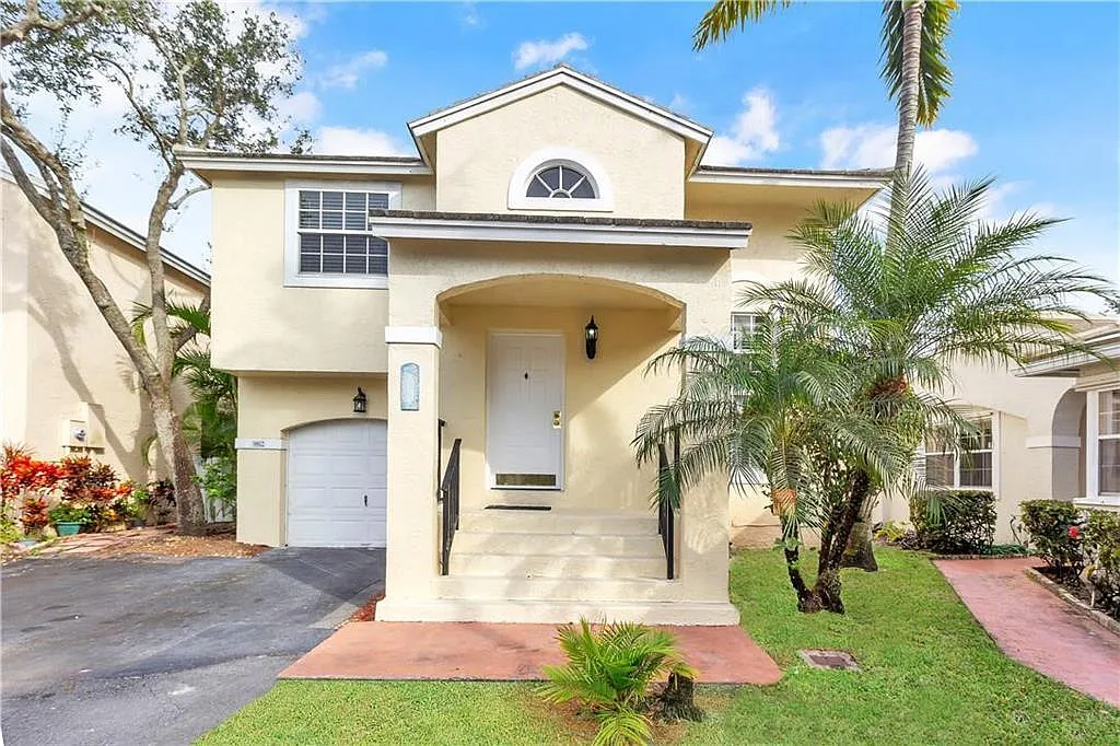 3 bed, 2.5 bath, 1516 sqft, $3,450 — Photo 1