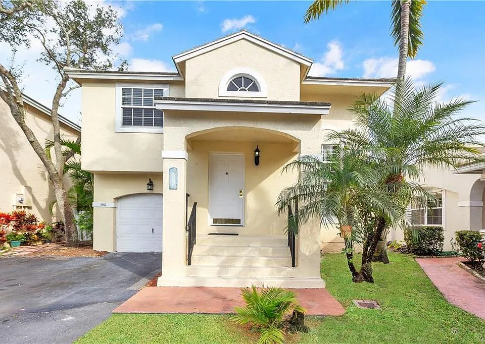 9812 NW 9th Ct