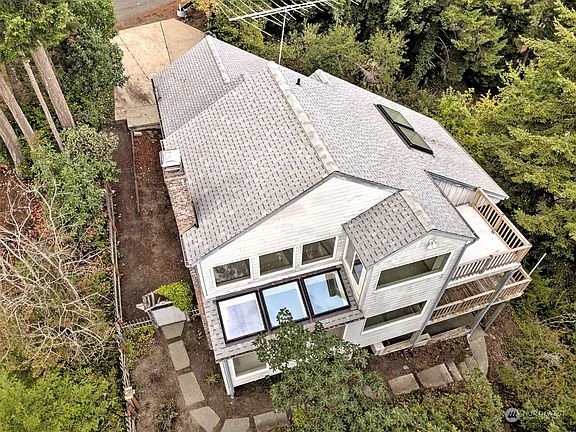3rd image of 111 E Dana Drive