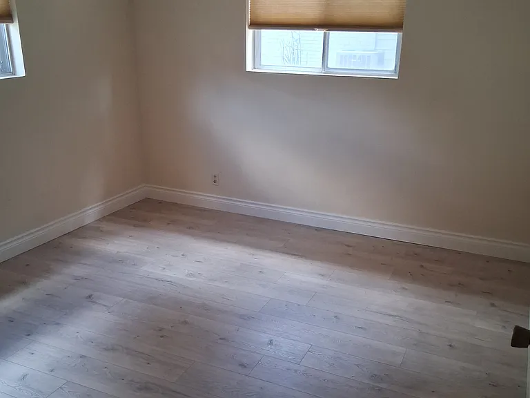 1811 Bluebonnet Ln — Photo 8