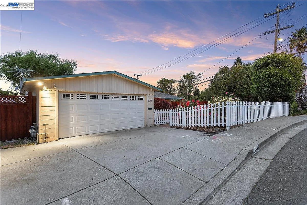 24805 Canyon View Ct photo 1