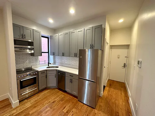 Rented by Max Apt LLC | media 14