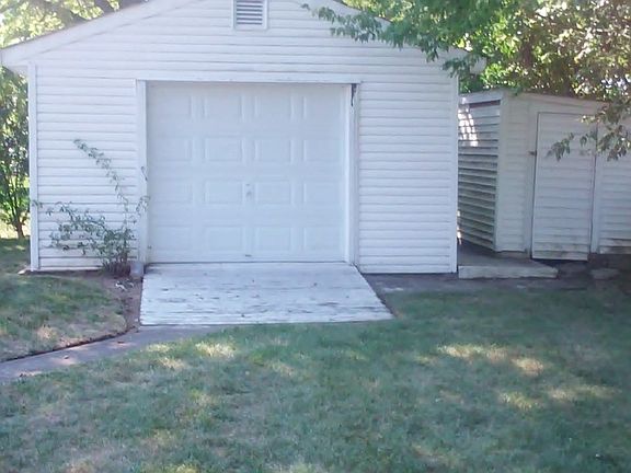 3rd image of 350 Magie Ave
