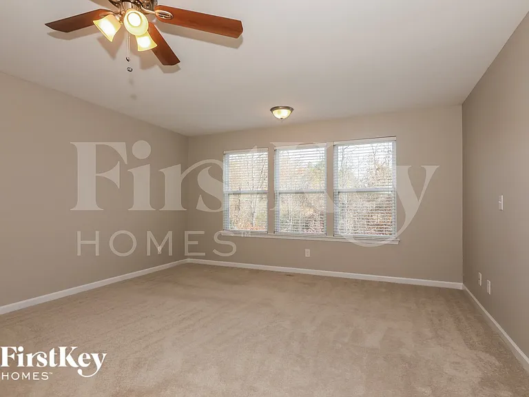 8008 April Ln — Photo 7