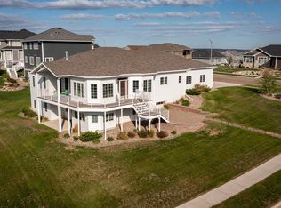 3818 Monreo Dr, Bismarck, ND 58503