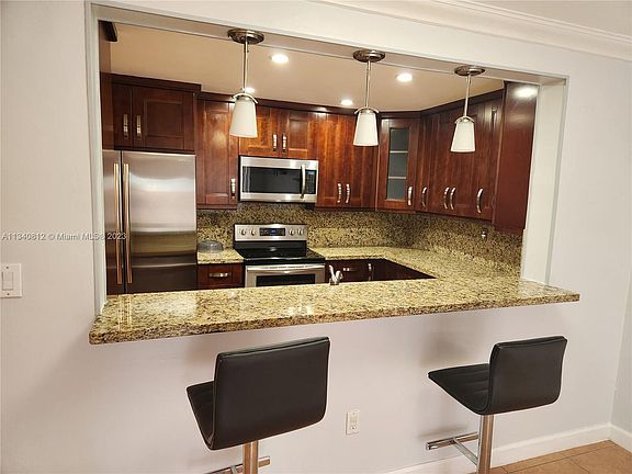 4th image of 9631 SW 77th Ave APT 102C