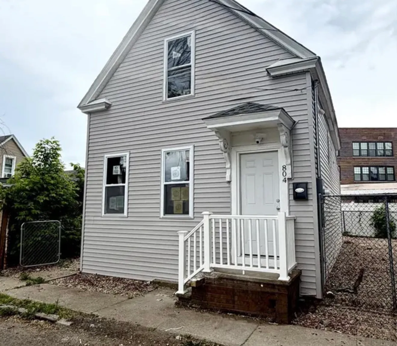 3 bed, 927 sqft, $1,750 — Photo 1