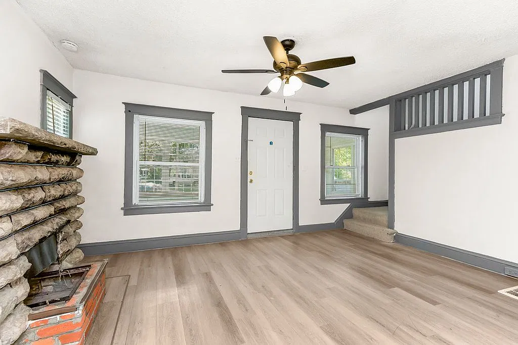 3 bed, 2.0 bath, 1380 sqft, $1,600 — Photo 4