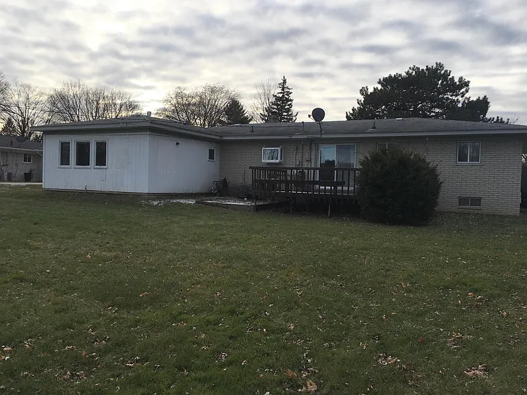5260 Daniels Dr — Photo 31