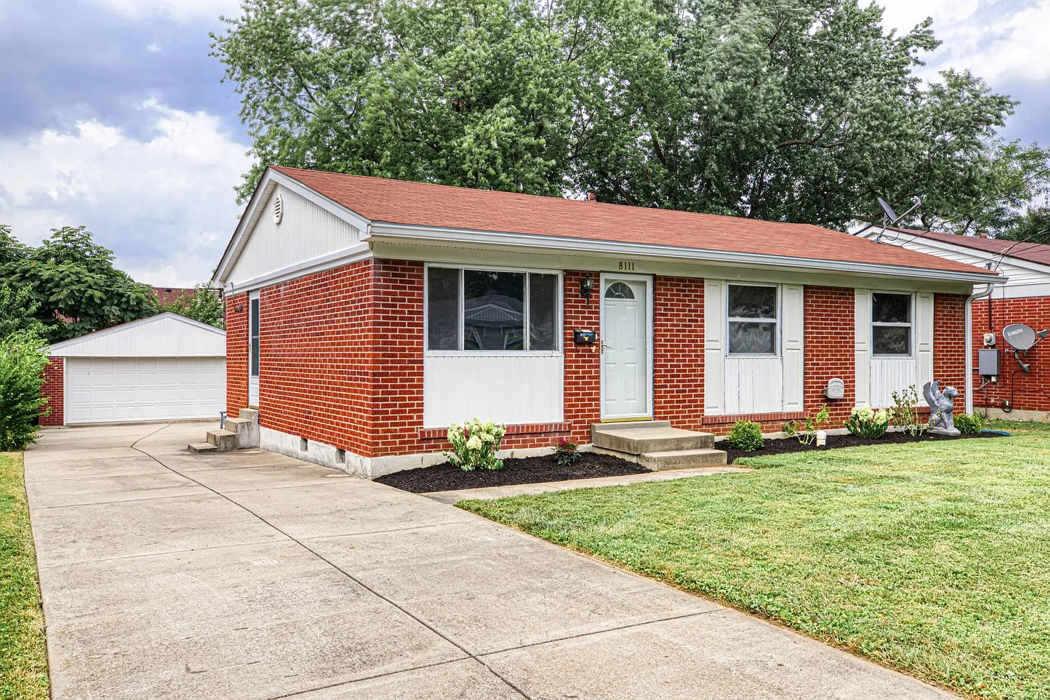 3 bed, 988 sqft, $1,650 — Photo 1