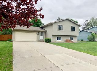 10545 96th Ave N, Maple Grove, MN 55369