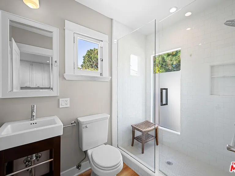 1441 N Ogden Dr — Photo 27