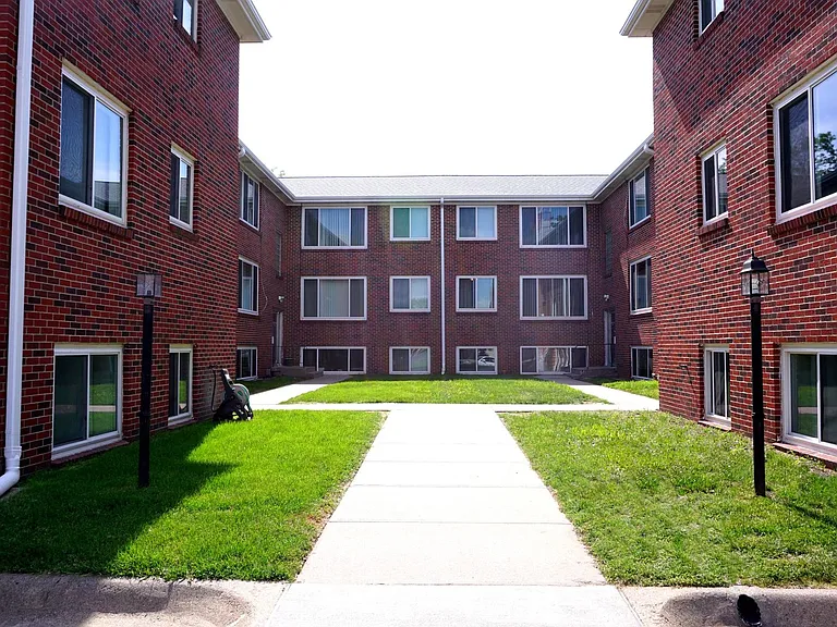 Harney Square Apartments - Blackstone District — Photo 6