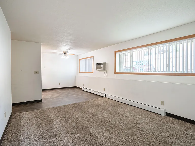 Fargo, ND Islander Apartments | 21B | Living