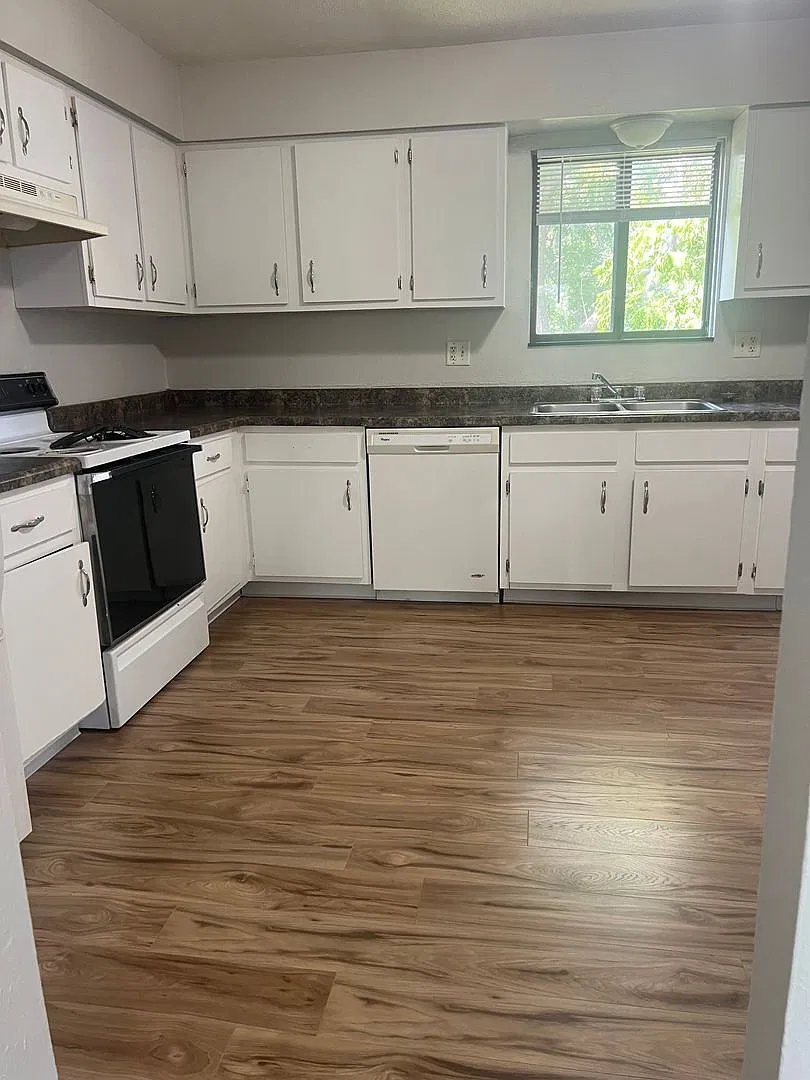 Oakland Apartments — Photo 1