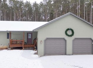 10954 Tall Oak Ct, Waupaca, WI 54981