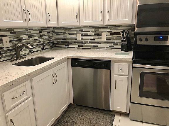 2nd image of 2220 NE 68th St APT 1024