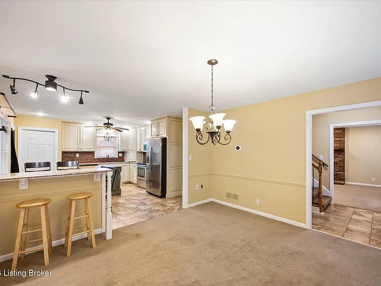 9903 Welshpool Ct — Photo 32