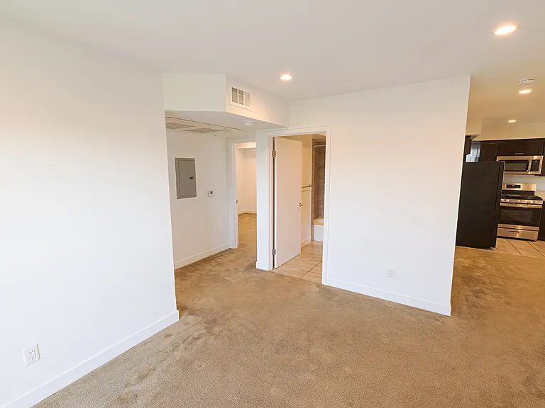 1264 W Adams Blvd #1 — Photo 4