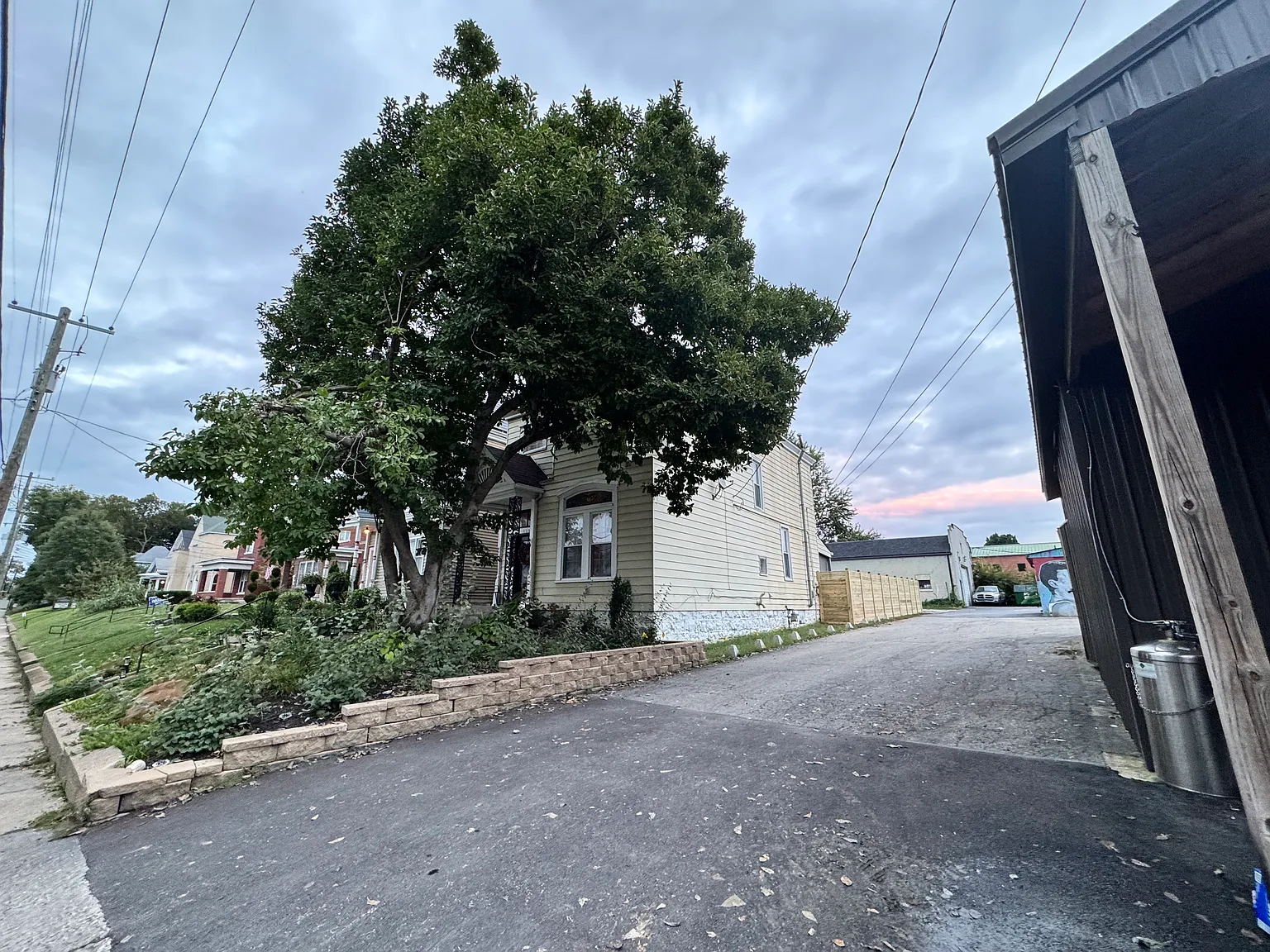 115 Vernon Ave — Photo 3