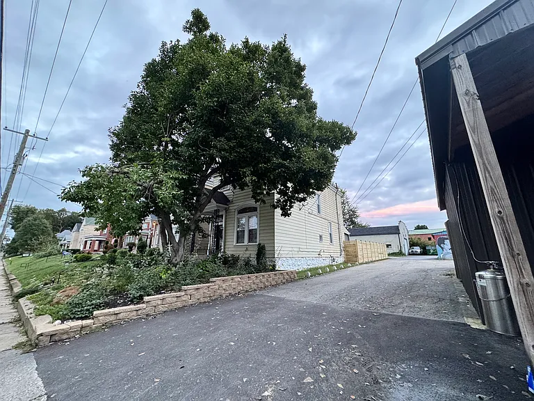 115 Vernon Ave — Photo 3