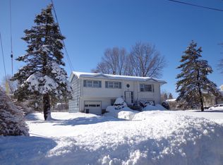 23 Colfax Dr, Pequannock, NJ 07440