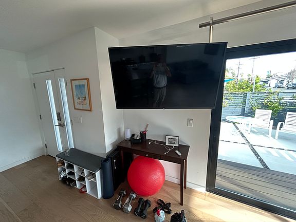 3rd image of 1175 Hornblend St