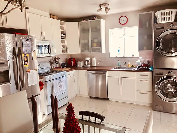 3rd image of 1077 Wesley Ave