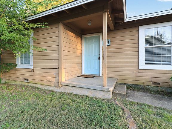 2nd image of 1415 Oakwood Dr