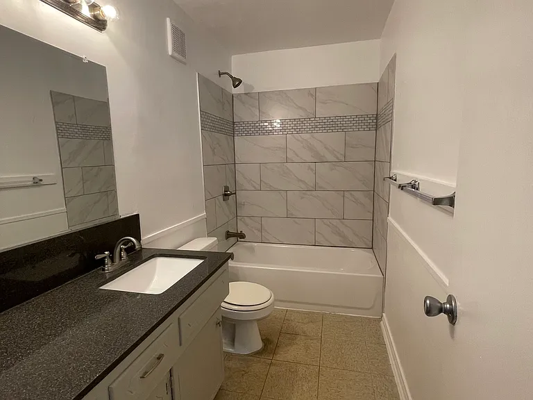 2521 N Travis St #4A — Photo 6