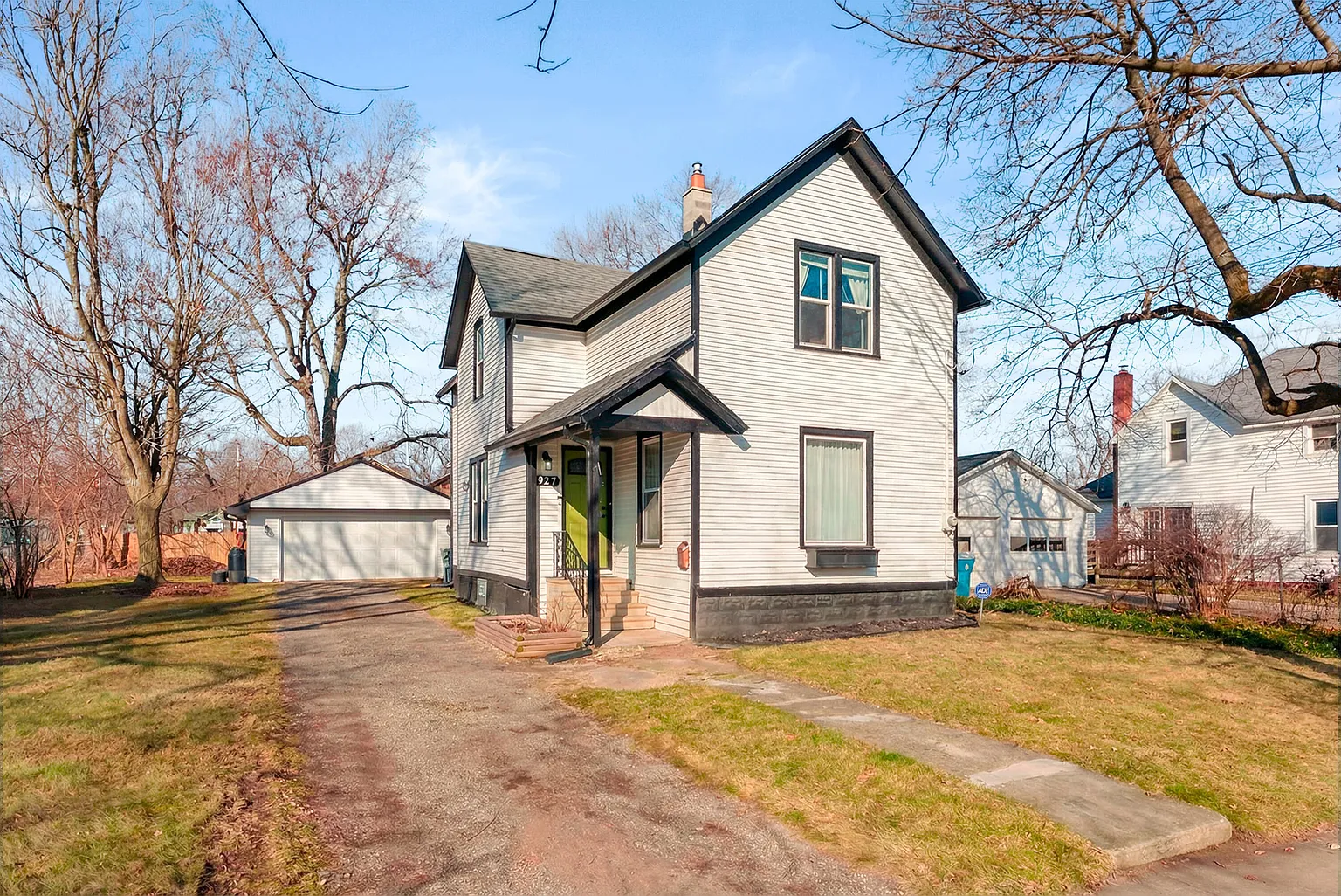 927 Albert Ave photo 1