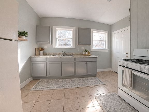 2nd image of 540 Kayton Ave #540